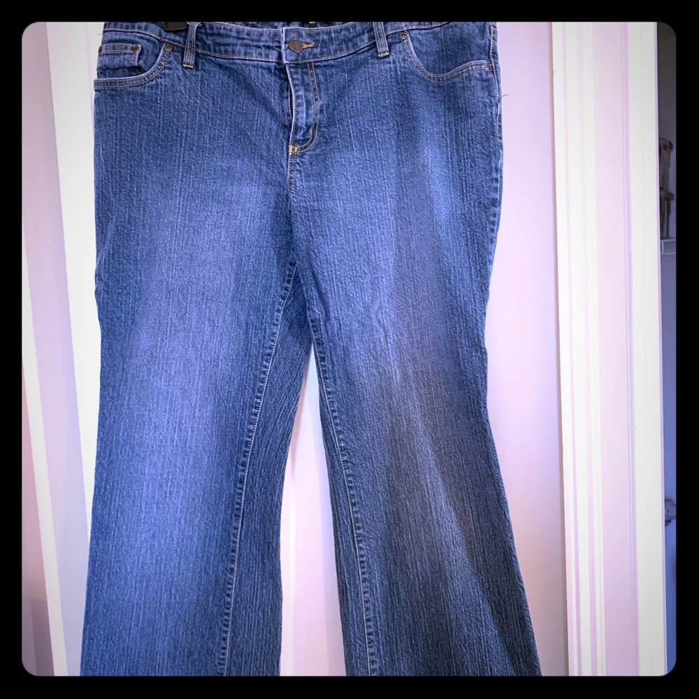 Daisy Fuentes modern woman jeans